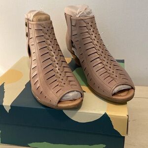 Earth Leather Sandals Vicki Heeled Cut-Out Pecan Tan 9W